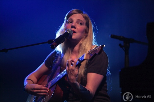 Frida Hyv&ouml;nen + Essie Jain (Printemps de Bourges 2009) en concert