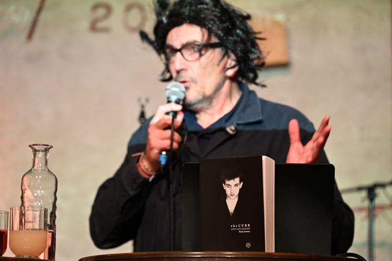 Soir&eacute;e Cure aux Vinzelles pour la sortie du livre The Cure - Just Like Heaven avec Morgane Imbeaud, Foxhole, Garciaphone, The Wendy Darlings, Alexandra Issartel et Melody Rousseau en concert