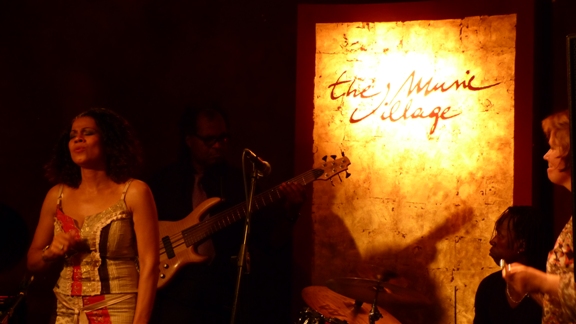 Laurence Kabatu & Madrugada en concert