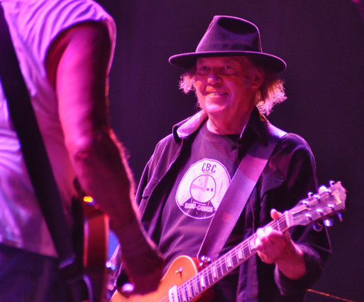Neil Young & Crazy Horse + Patti Smith (Festival de Nîmes 2013) en concert