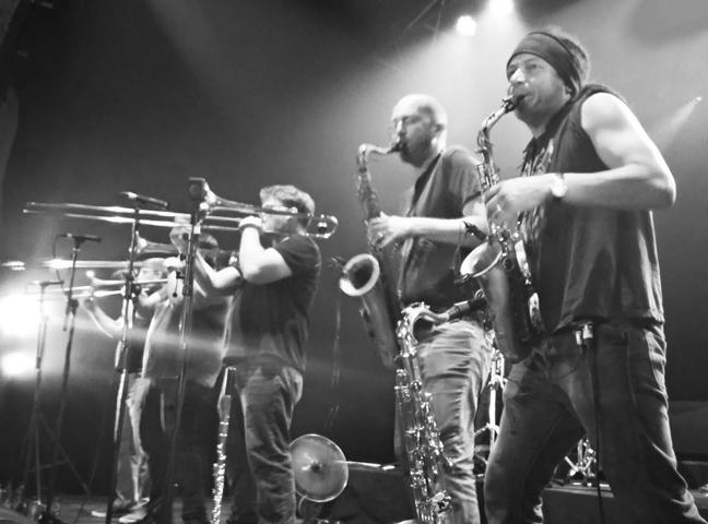 Youngblood Brass Band en concert