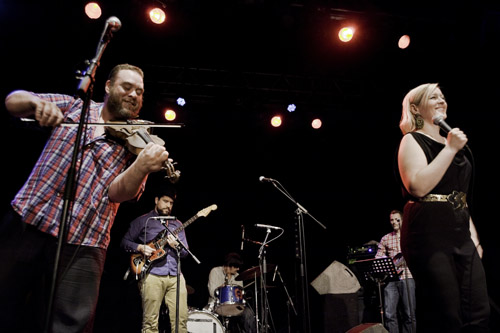 Quantic & Alice Russell With The Combo Barbaro en concert