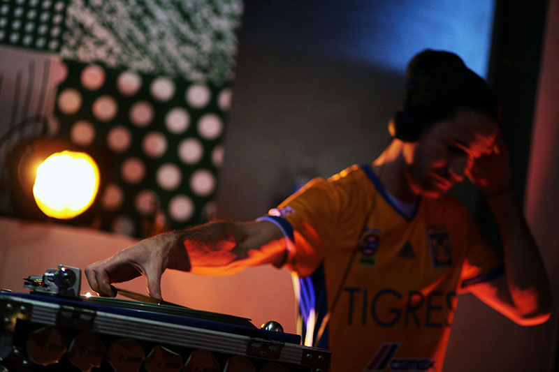 Alban Rootsy, R Uno La Camioneta en concert