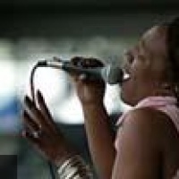 Charmaine Neville en concert