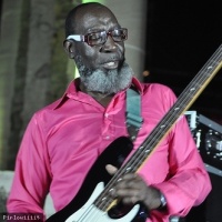Jamaaladeen Tacuma en concert