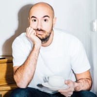 Kyan Khojandi en concert