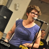 Looks like Miaou en concert