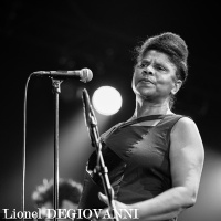 Nathalie Natiembe en concert