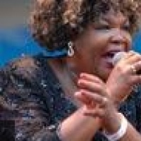 Nora Jean Bruso en concert