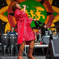 The Suffers en concert
