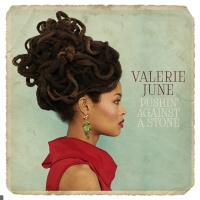 Valerie June en concert