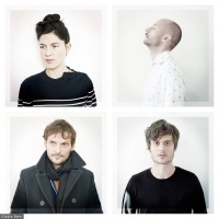 Waiting for the Royalties en concert